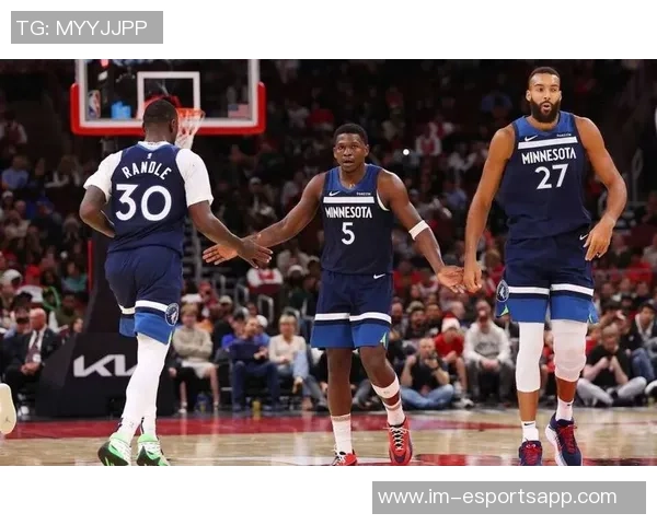 戈贝尔高效表现5投5中斩获双十防守端贡献突出但罚球表现不佳